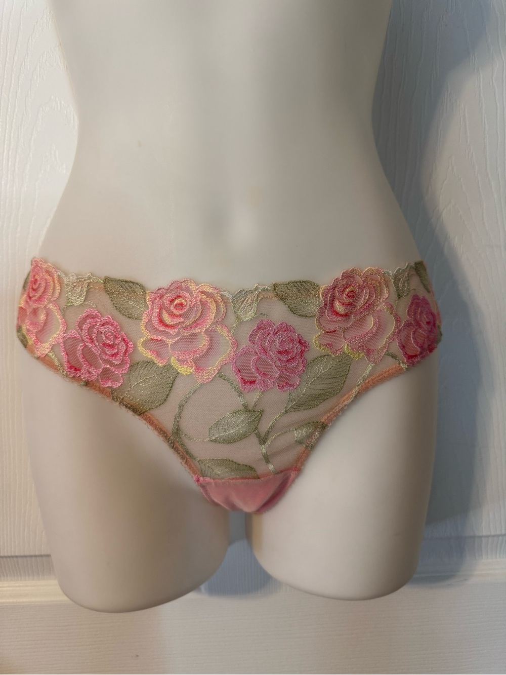 VICTORIA'S SECRET M PINK EMBROIDERED FLORAL HIGH LEG BRAZILIAN PANTIES NWT $30 - Picture 4 of 14